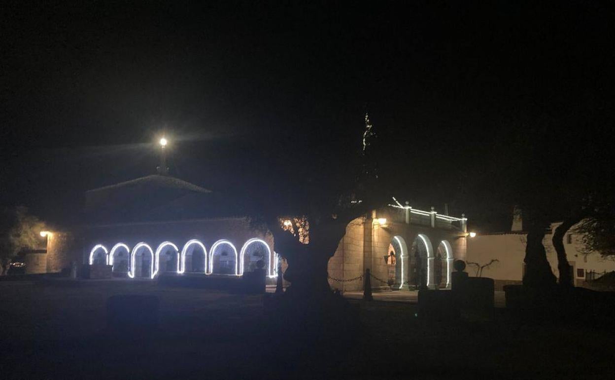 Alumbrado navideño de la ermita de la Virgen de la Luz. 