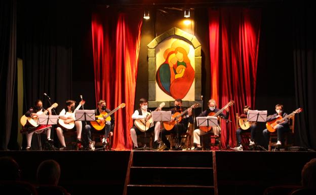 Ensemble de guitarras. 