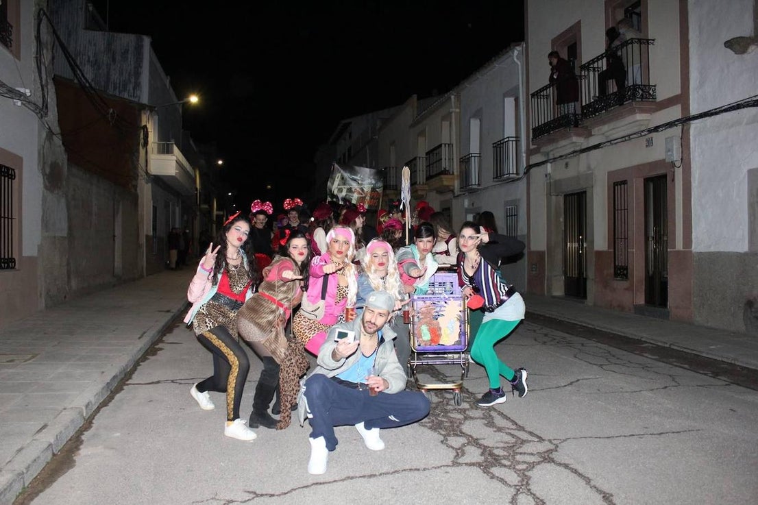 Desfile de adultos.