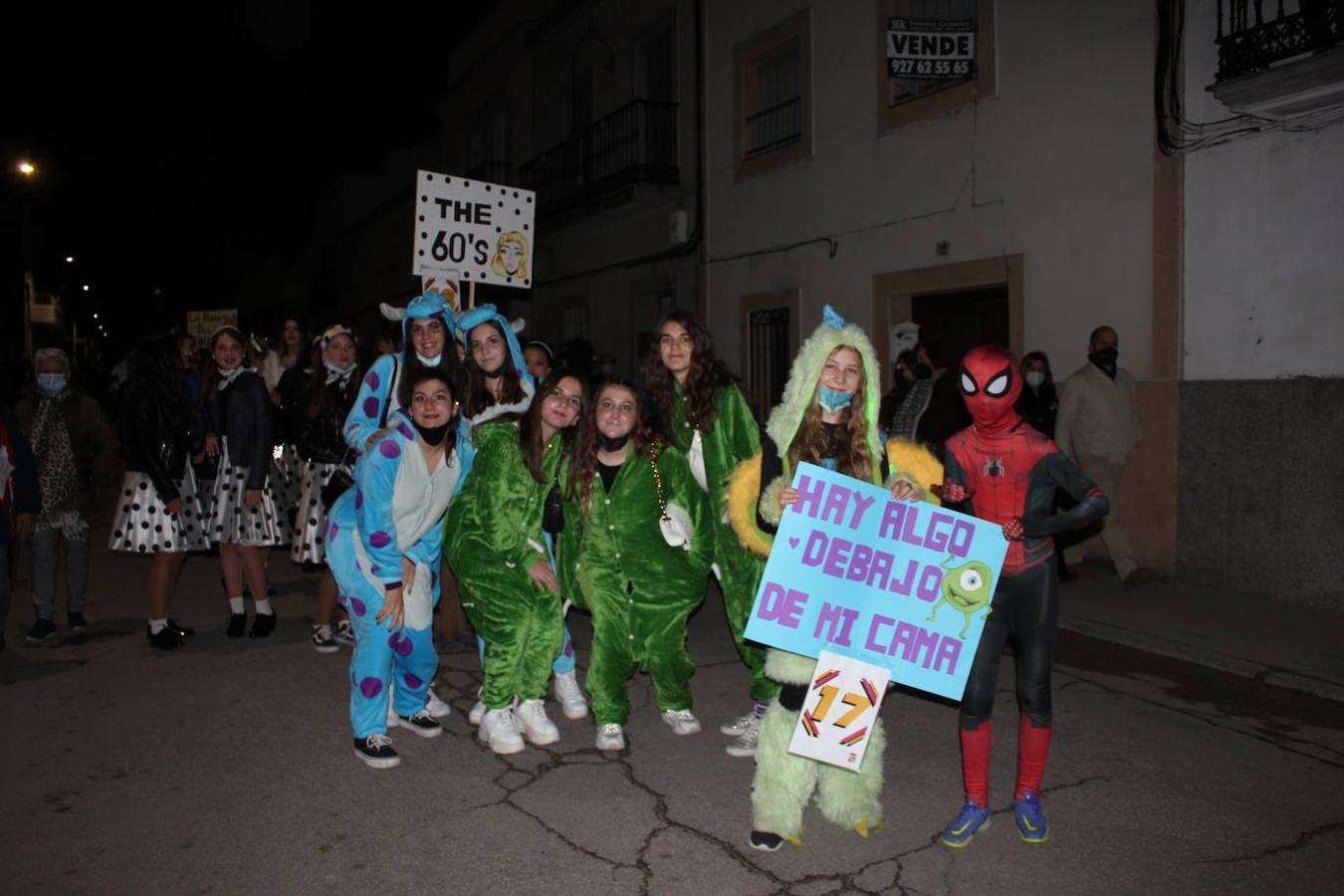 Desfile de adultos.