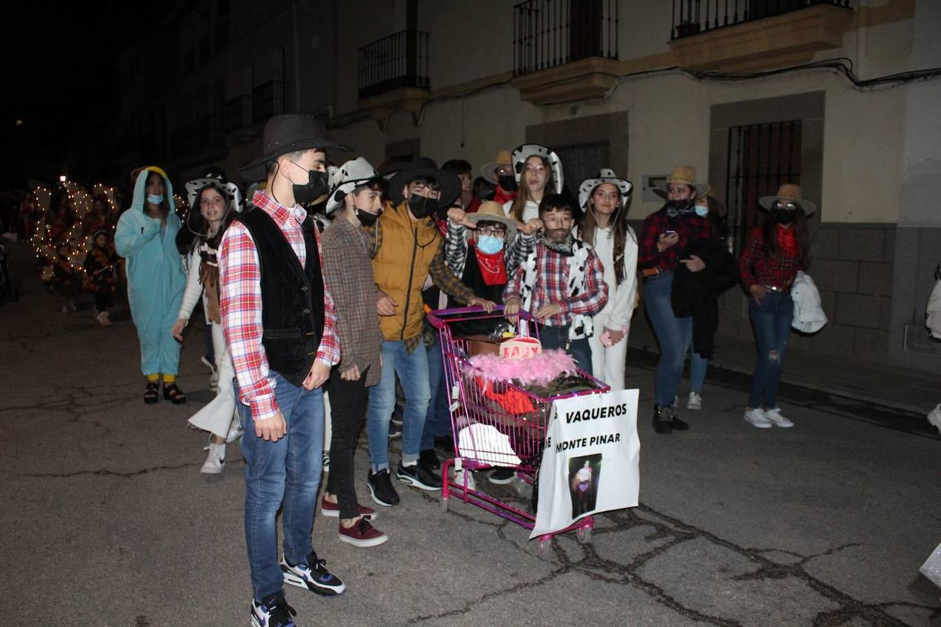 Desfile de adultos.