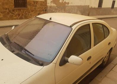 Imagen secundaria 1 - La calima tiñe de naranja Arroyo de la Luz