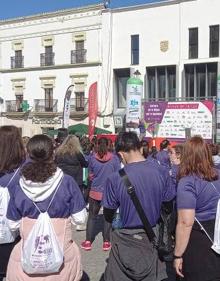 Imagen secundaria 2 - Más de un millar de personas recorrieron las calles de Arroyo de la Luz durante la Carrera de la Mujer