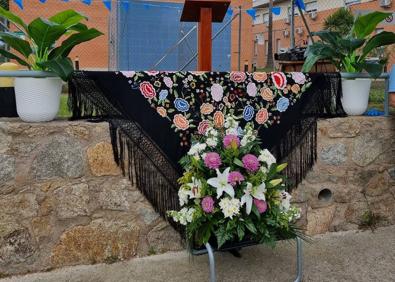 Imagen secundaria 1 - Los arroyanos arropan a su patrona durante la bajada