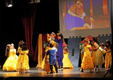 Imagen secundaria 1 - La Gala Solidaria 'Musical de cuento' recauda 805,80 euros para Ucrania