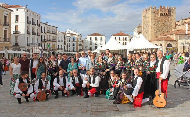 Imagen principal - Arroyo de la Luz sorprende en JATO