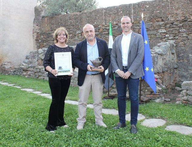 Premio Regional; Canal Extremadura, recogió el premio el director general Dámaso Castellote Caballero.