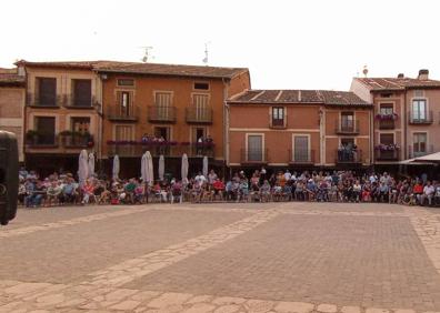 Imagen secundaria 1 - Asistentes al festival.