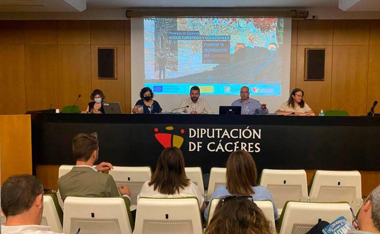 Reunión para la presentación del programa. 