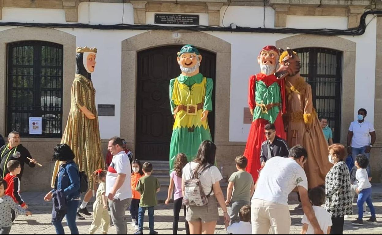 Imagen de archivo. Salida de cabezudos. 