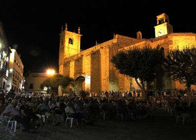 Imagen secundaria 1 - Gran asistencia al espectáculo de Cantes Taurinos