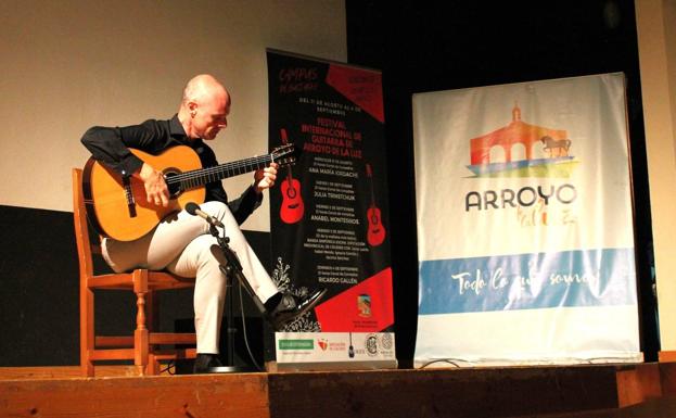 Imagen principal - Grandes guitarristas participaron en el ciclo de conciertos del Festival Internacional de Guitarra de Arroyo de la Luz