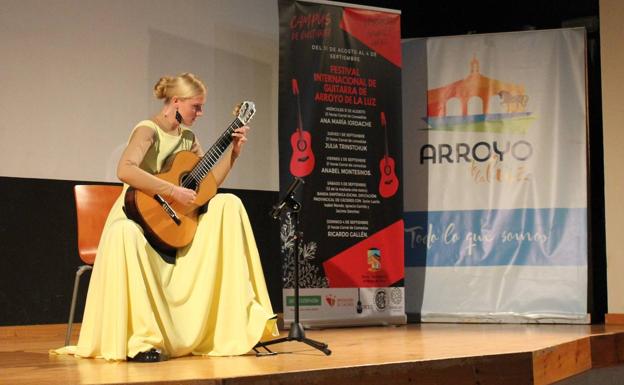 Imagen principal - Grandes guitarristas participaron en el ciclo de conciertos del Festival Internacional de Guitarra de Arroyo de la Luz