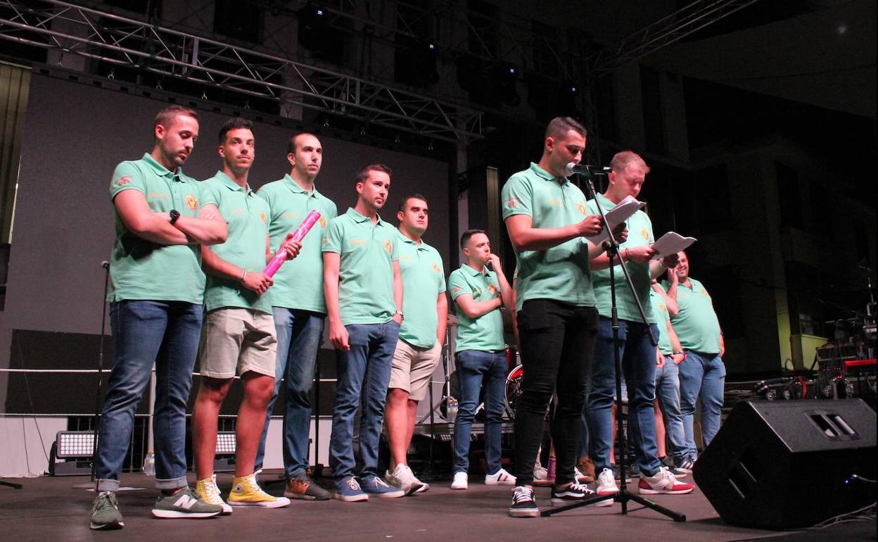 Peña Los Vilipendios durante el pregón. 