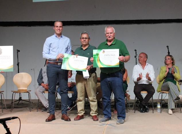 Entrega del galardón a los pastores arroyanos.