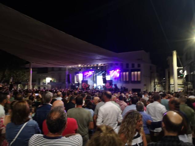 Más de 3.000 personas disfrutaron con el concierto de los Mojinos Escozíos.