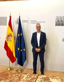 Imagen secundaria 2 - El alcalde, Carlos Caro, firma el protocolo de actuación de la Agenda Urbana Española