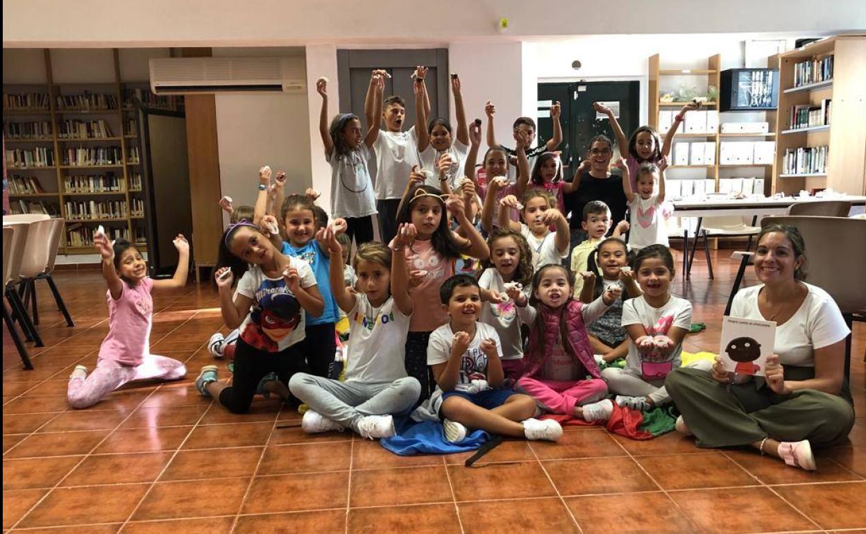 Uno de los grupos con los bombones elaborados durante el taller. 