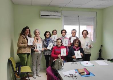Imagen secundaria 1 - El Plan de Fomento de la Lectura de Extremadura presta al Club de Lectura Fácil arroyano una adaptación de 'El Principito'