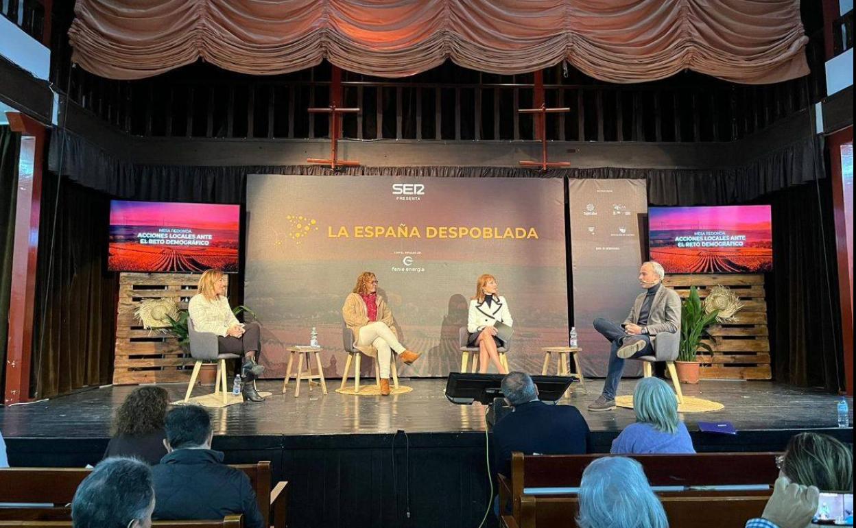 El alcalde, Carlos Caro, participa en el foro sobre el Reto Demográfico de la Cadena Ser