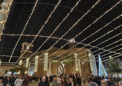 Imagen secundaria 1 - Arroyo de la Luz se viste de Navidad