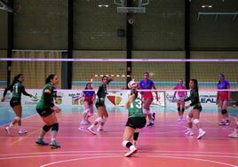 'Balbi' Ulla defiende en segunda línea un balón.