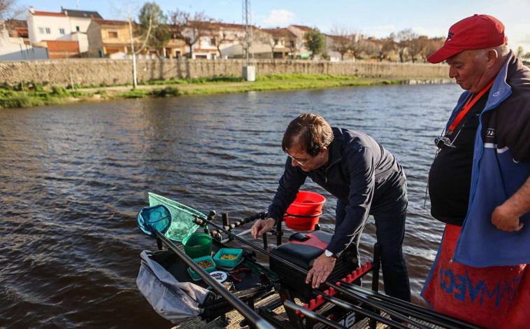 Imagen principal - Vara visita algunos de los proyectos que se están llevando a cabo en Arroyo de la Luz