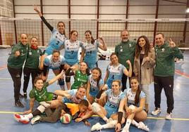 El Extremadura Arroyo festeja su clasificación para la fase de ascenso.