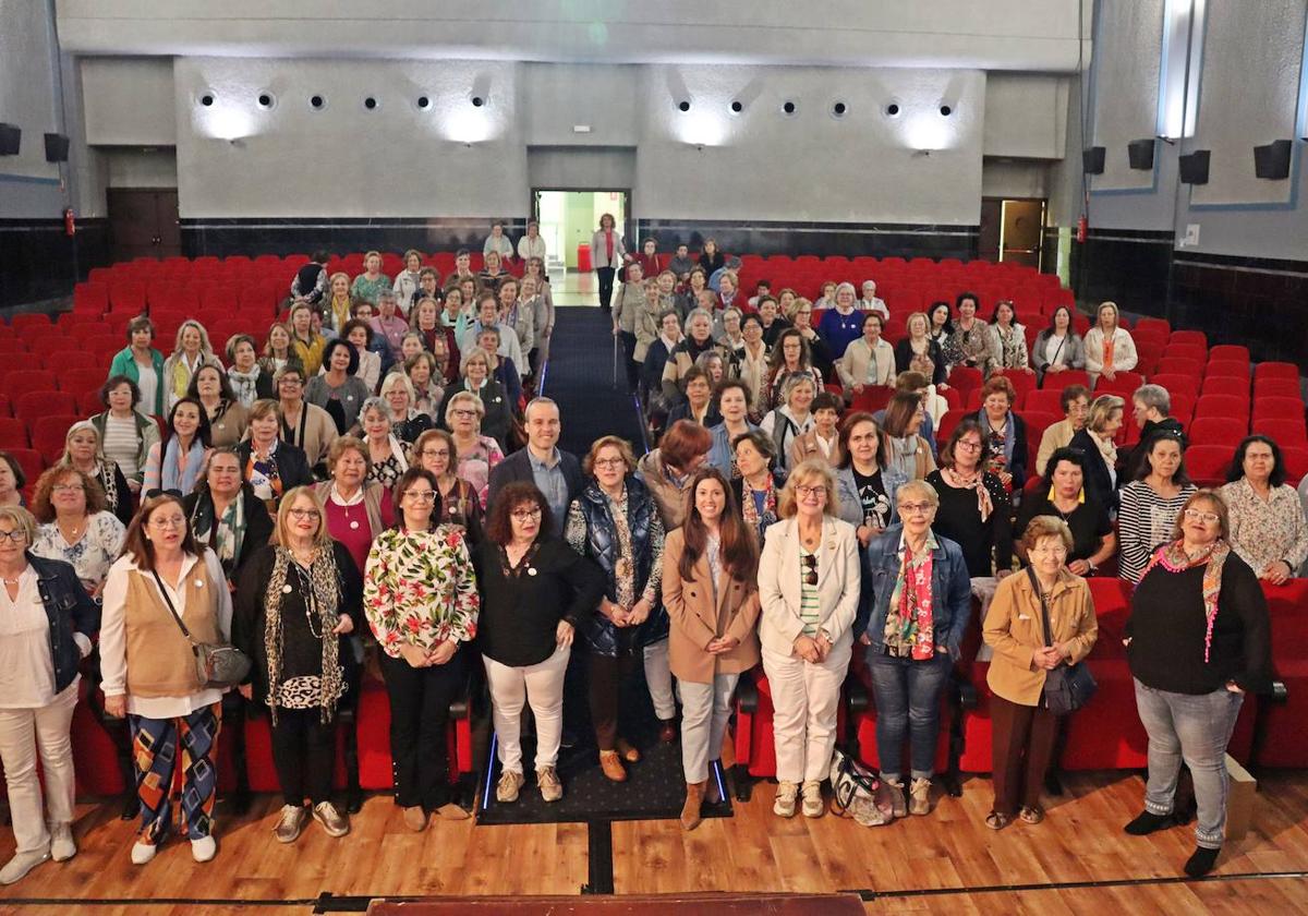 Arroyo de la Luz y Villafranca de los Barros participan en un Encuentro de Bordados