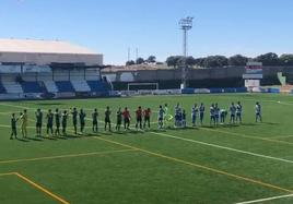 Los equipos saltan al terreno de juego.