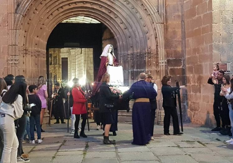 Imagen principal - Cristo amarrado a la columna y la Verónica.