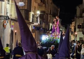 El Nazareno seguida de la Virgen Dolorosa durante la procesión.