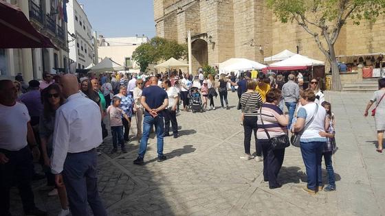 Gran afluencia de público en la Feria Tradicional de Artesanía