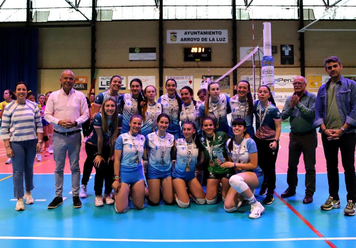 El equipo arroyano con el trofeo.