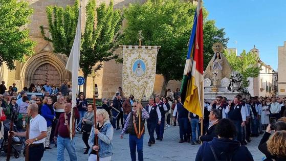 Arroyo acompañó a la Virgen nuevamente en su partida