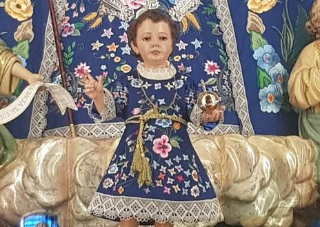 Imagen secundaria 1 - La Virgen de la Luz estrena manto