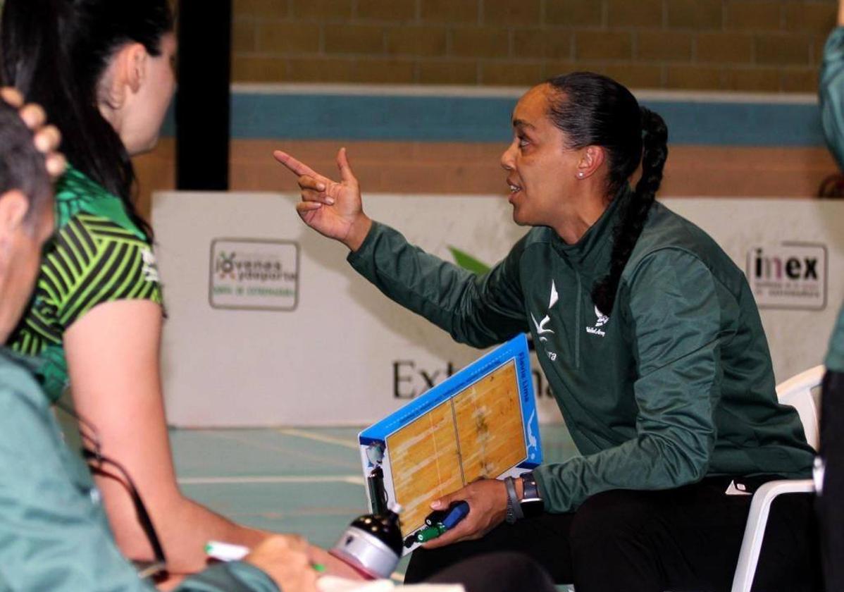 Flavia Lima renueva con el Extremadura Arroyo y anuncia un cambio «radical» de la plantilla