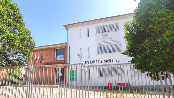 El IES Luis de Morales entrega 605 euros a la AECC