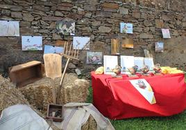 Fotografías premiadas en la pasada edición junto a los premios Candil.