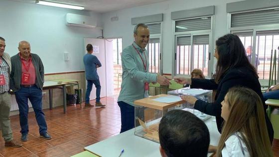 Carlos Caro revalida su mayoría absoluta y suma dos concejales
