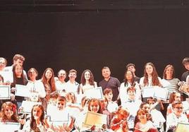 El acto finalizó con la entrega de diplomas.