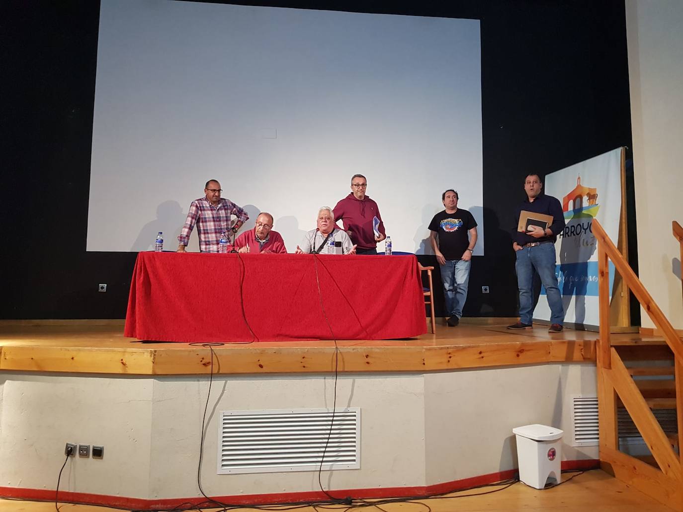 Imagen principal - Intercambio de la Junta Directiva.