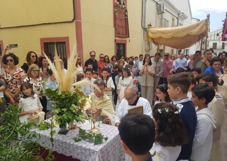 Imagen secundaria 1 - Arroyo de la Luz celebra el Corpus Christi