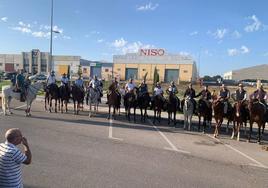 Caballistas arroyanos pertenecientes a la hermandad.