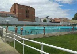 Uno de los vasos de la piscina municipal de Arroyo de la Luz.