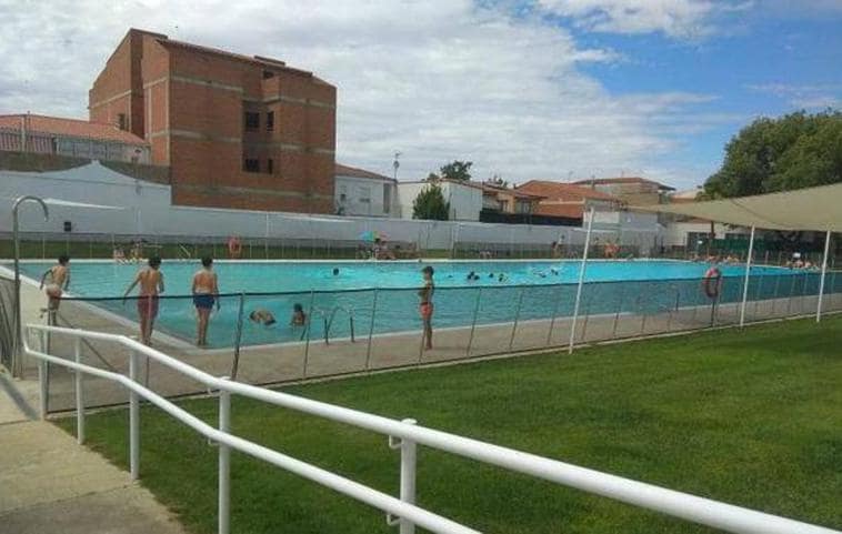 Uno de los vasos de la piscina municipal de Arroyo de la Luz.