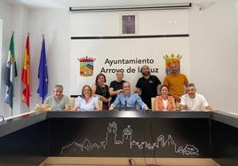 Los 9 concejales del Equipo de Gobierno durante una reunión de grupo.