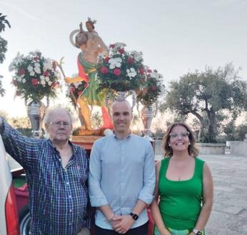 Imagen secundaria 1 - San Cristóbal llegó a la iglesia de Ntra. Sra de la Asunción arropado por los conductores