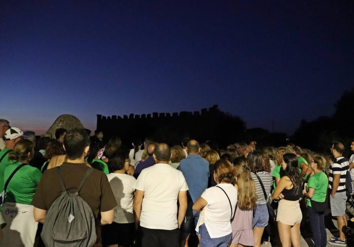 Más de 100 personas participaron en el Recorrido Nocturno por Arroyo de la Luz