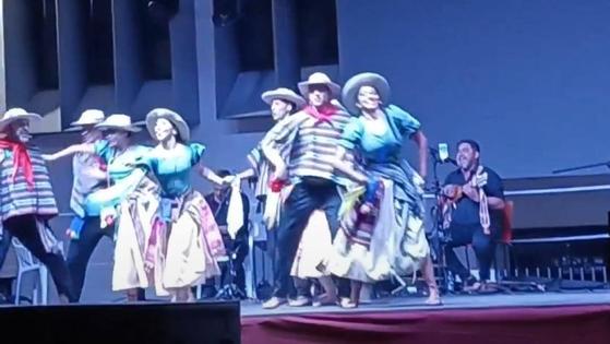El Festival de los Pueblos del Mundo llenó de color y ritmo la Plaza de la Constitución